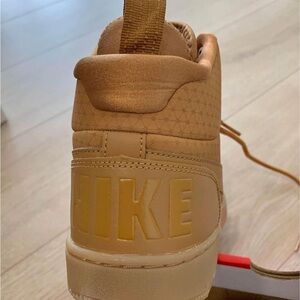 Nike Court Borough Mid Winter